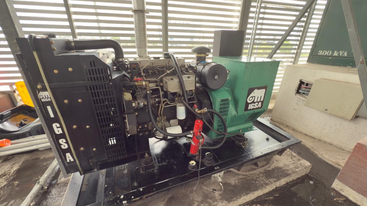 Planta de emergencia industrial de 300 kVA INCOELEMEC mostrando planta de emergencia industrial de 300 kVA en sitio.
